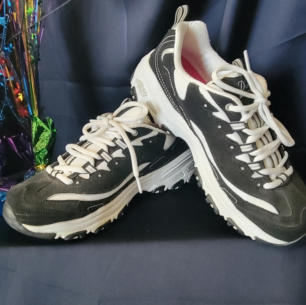 Lady's skechers new
